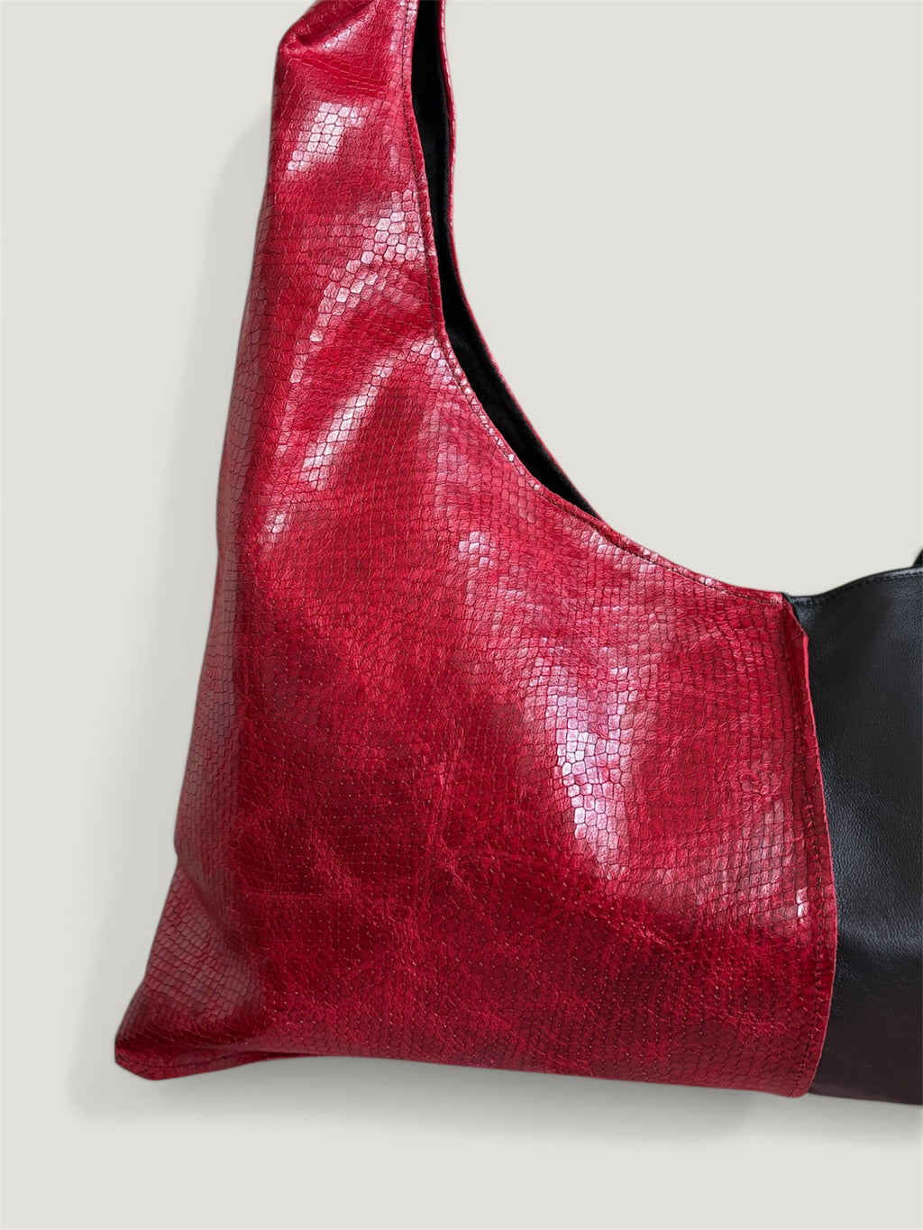 Borsa Reborn - pelle nera & pelle stampa pitonata rossa