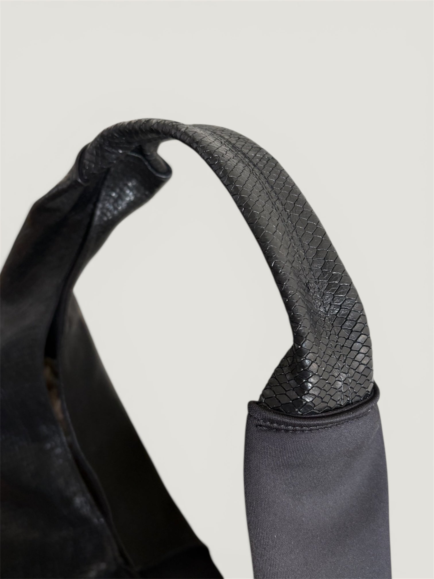 Borsa Reborn - pelle stampa pitonata & tessuto scuba