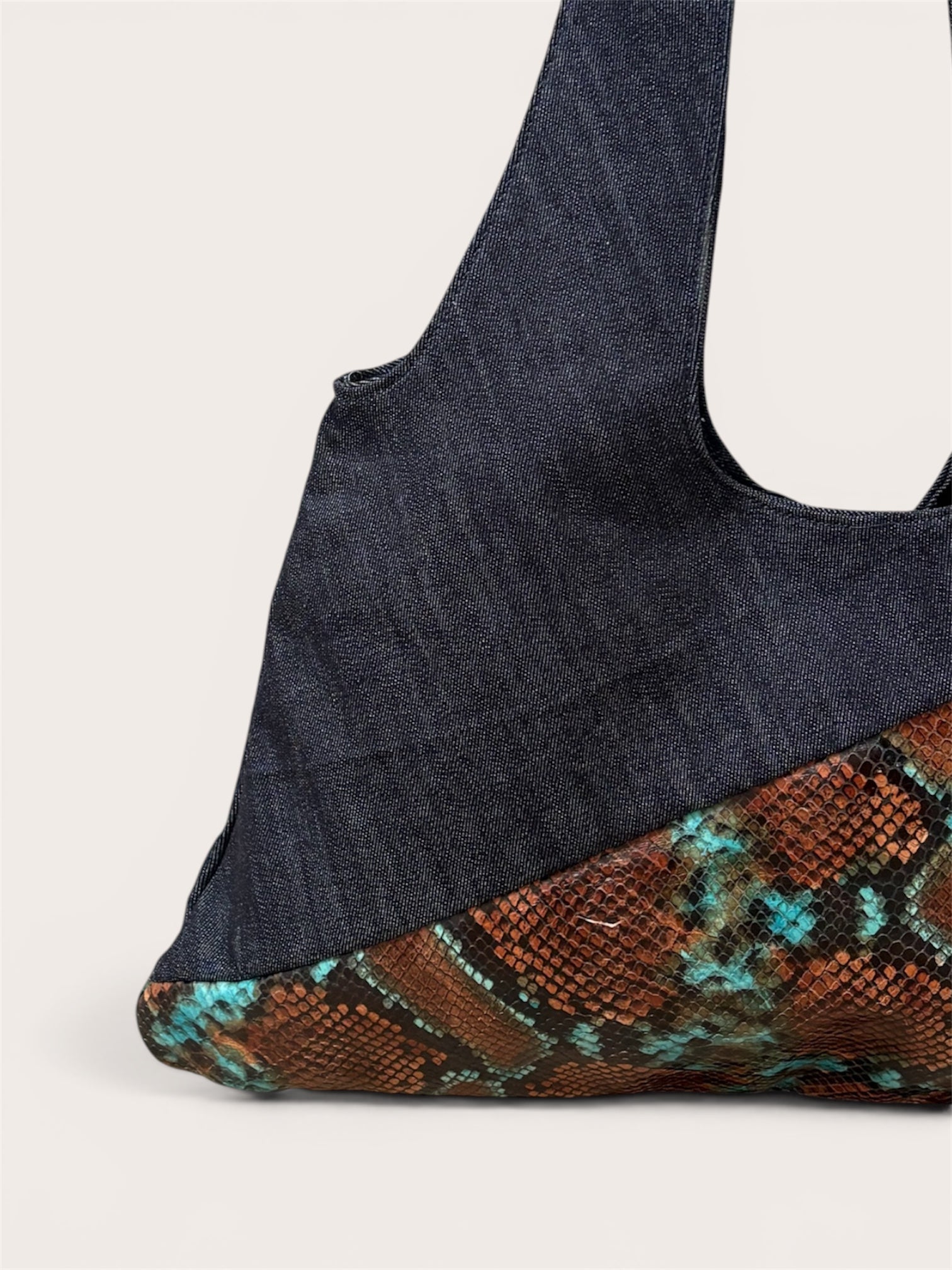 Borsa Reborn- Denim & pelle stampa pitonata turchese