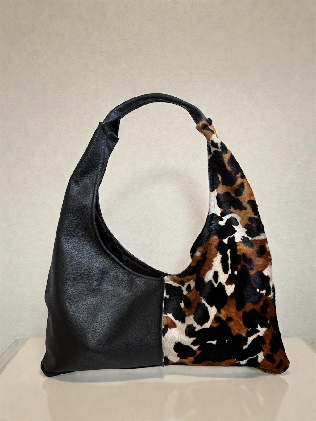 Borsa Reborn - cavallino muccato & pelle martellata nera